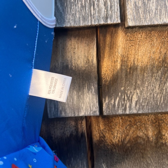 Girls' Baby Shark One-Piece Swimsuit with Flotation Skirt – Size 2T-3T (No Tag) - Picture 2 of 4